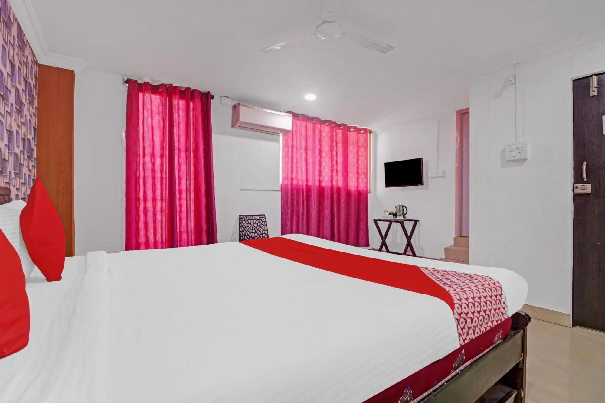 Hotel O New Lakeview Palace Hyderabad Exteriör bild