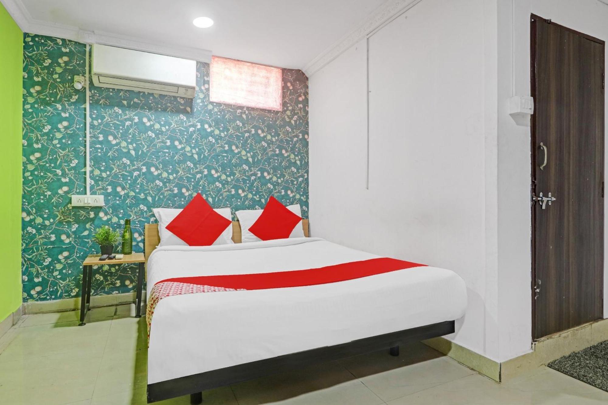 Hotel O New Lakeview Palace Hyderabad Exteriör bild