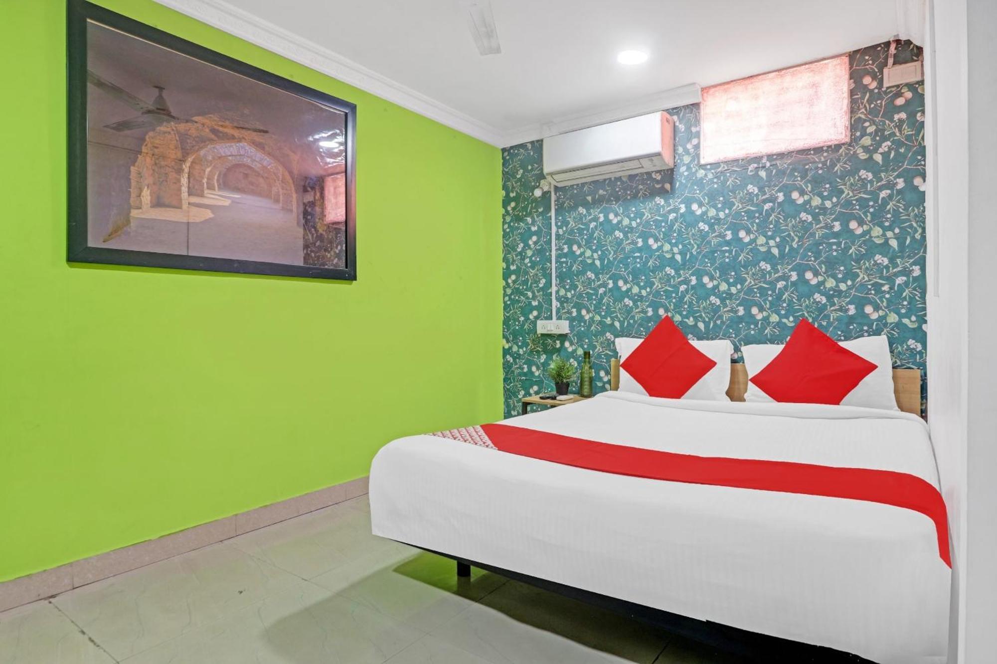 Hotel O New Lakeview Palace Hyderabad Exteriör bild