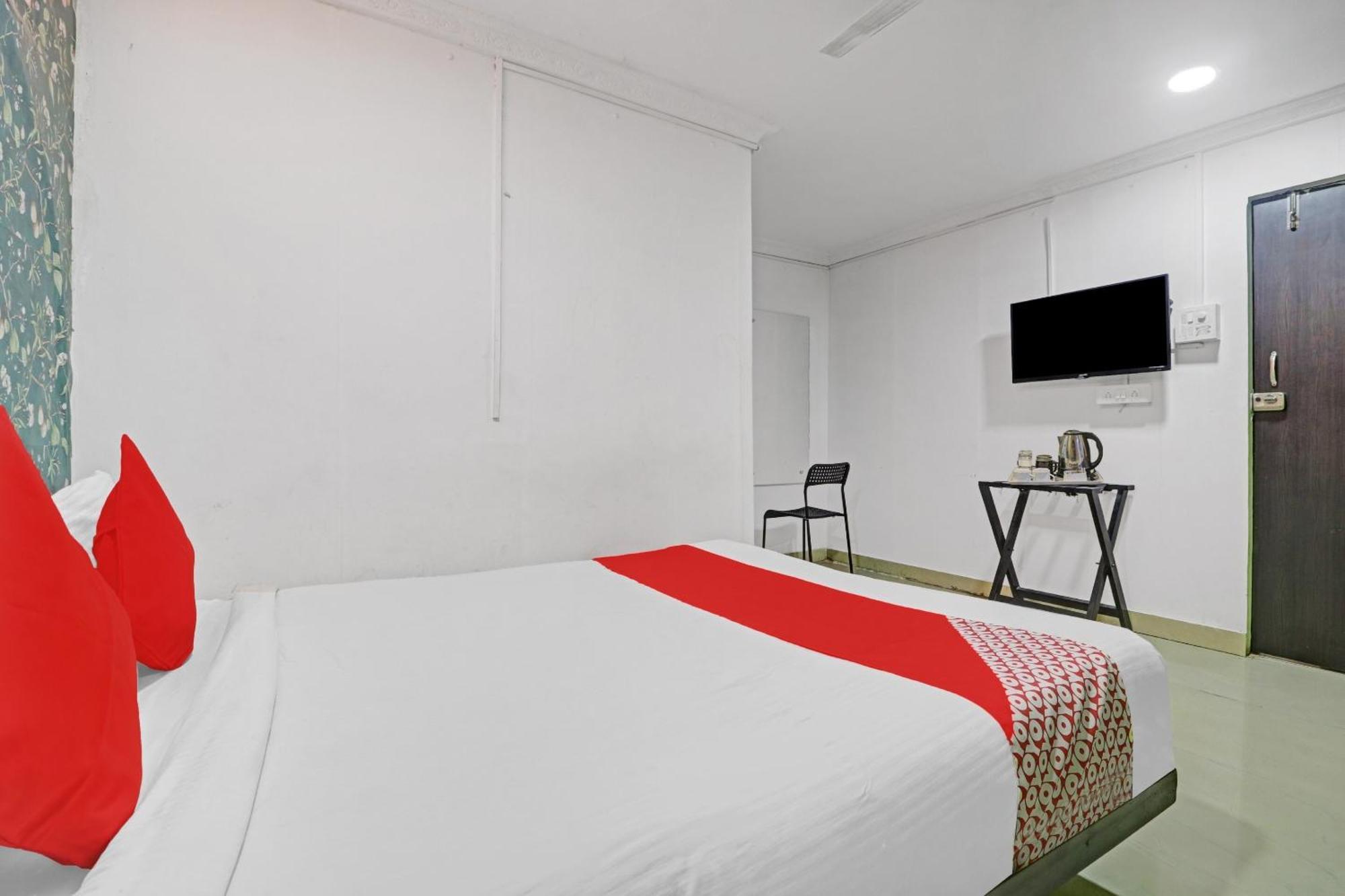 Hotel O New Lakeview Palace Hyderabad Exteriör bild